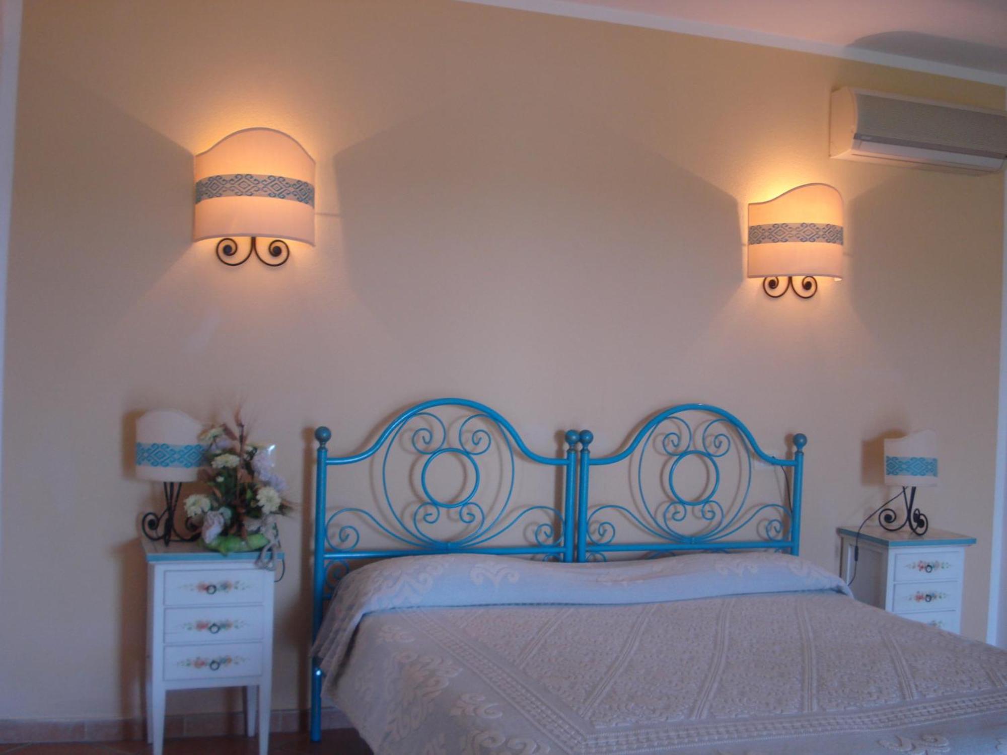 Hotel Valkarana Country Relais (Adults Only) Сант Антонио Ди Галура Стая снимка