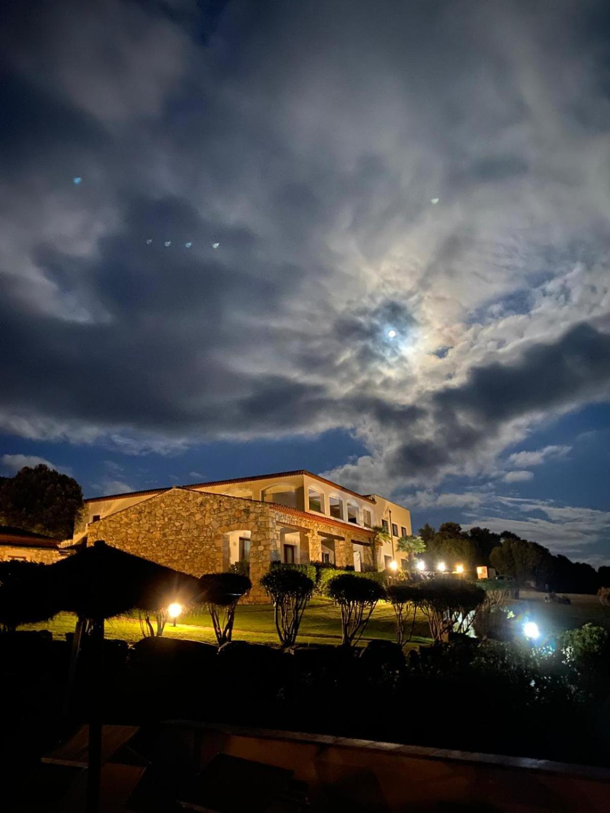 Hotel Valkarana Country Relais (Adults Only) Сант Антонио Ди Галура Екстериор снимка